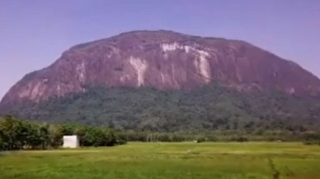 Bukit Kelam, Sintang, Kalimantan Barat. (YouTube/Here's TV)