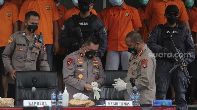 Polisi Sita Uang Ratusan Juta Hasil Pungli dari Empat Perusahaan Berkedok Jasa Keamanan