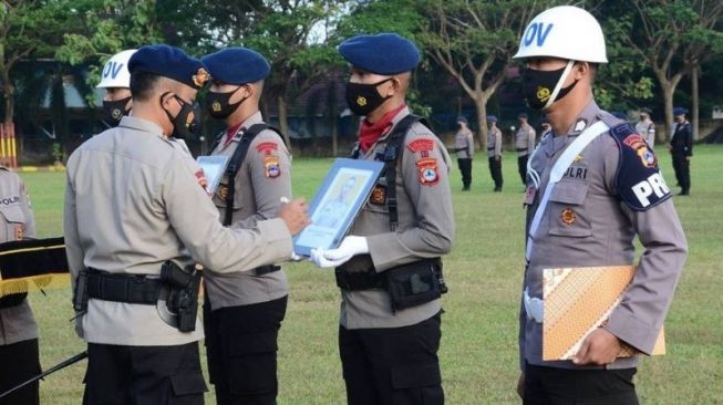 Ketahuan Beristri Dua, Oknum Polisi di Maluku Dipecat