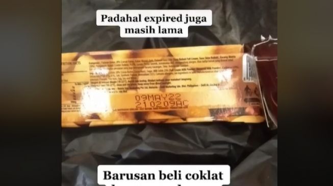 Cewek nyesel beli cokelat. (TikTok)