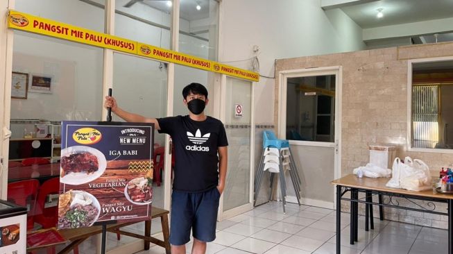Gelar Lomba Makan, Pangsit Mie Palu Hadirkan Miss Indonesia Sulawesi Utara