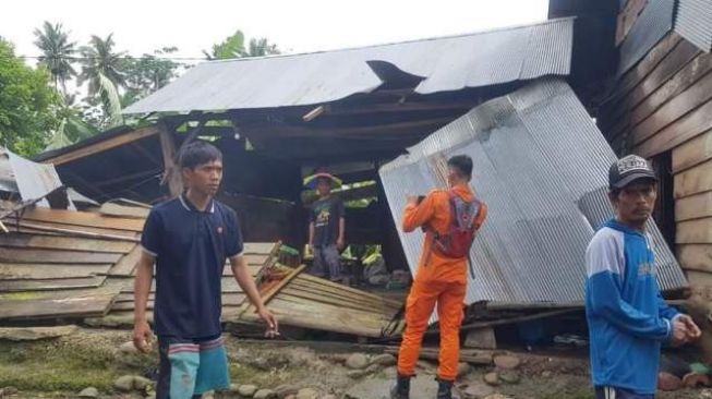27 Rumah Terdampak Angin Puting Beliung di Lutra