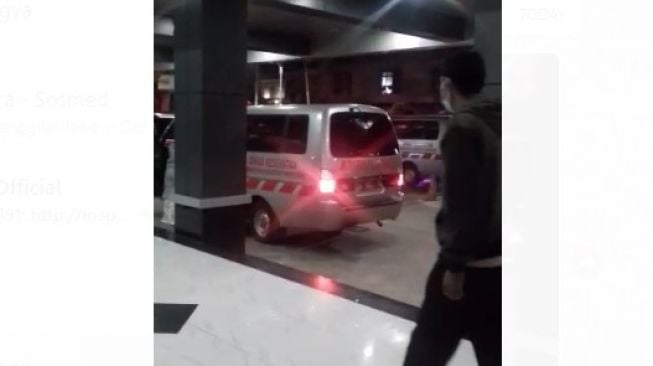 Pasien COVID-19 di IGD RSUD Tangerang Membludak, 5 Ambulans Datang Bersama