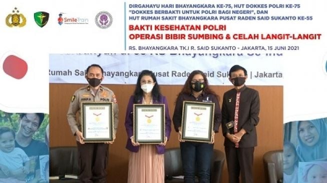 Operasi Sumbing Gratis untuk Seribu Anak Indonesia Pecahkan Rekor MURI