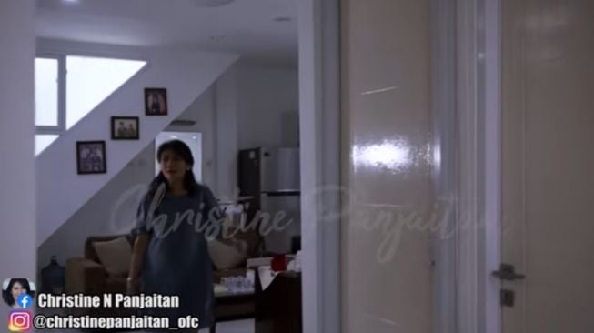 Potret rumah masa kecil Christine Panjaitan. (YouTube/Christine Panjaitan)