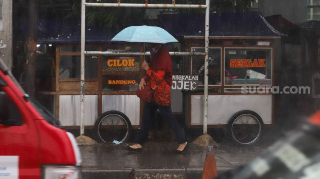 Prakiraan Cuaca Jakarta Kamis 19 Mei: Siang Sebagian Besar Wilayah DKI Hujan