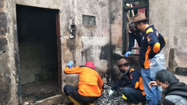 Tim Inafis Polresta Balikpapan Lakukan Olah TKP Kebakaran Gunung Bugis
