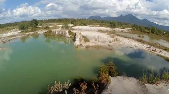 Pesona Danau Biru Singkawang, Bisa Jadi Destinasi Akhir Pekan