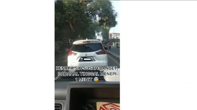 Viral Video Pengendara Mobil Halangi Ambulans (Instagram/Udanri)