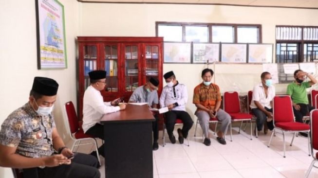 Bupati Bantaeng Minta Daftar Warga Belum Bayar PBB, Kaget Lihat Banyak Pejabat