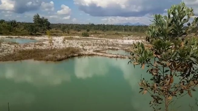 Danau Biru Singkawang, Kalimantan Barat. (YouTube/Multi Siahaan)