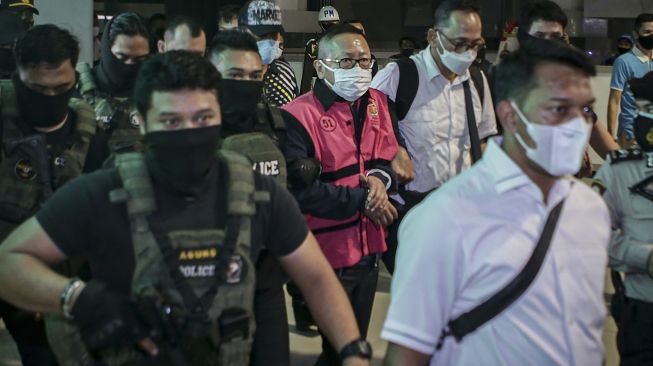 Menguak Paspor Palsu Adelin Lis, Buron Kejagung yang Tertangkap di Singapura