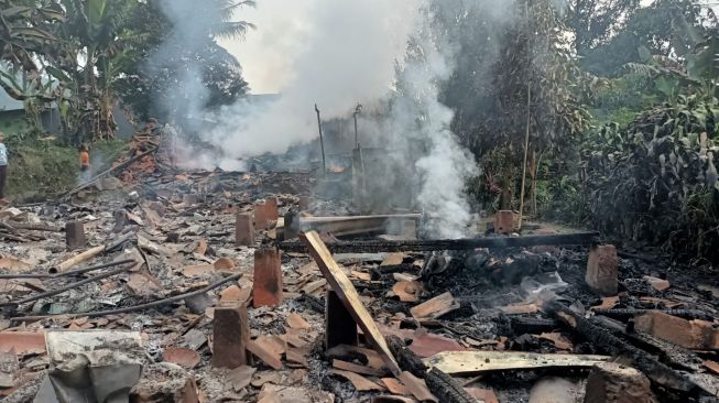 Rata Dengan Tanah, Kebakaran Hanguskan Tiga Rumah Di Cibeber