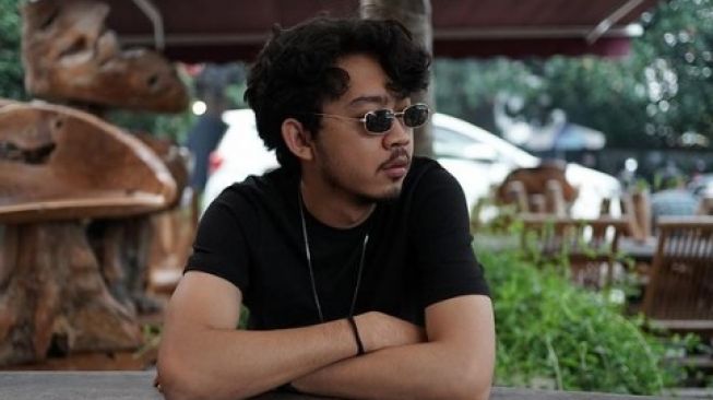 Sukses Besar, Lagu To The Bone Milik Pamungkas Laris di Filipina