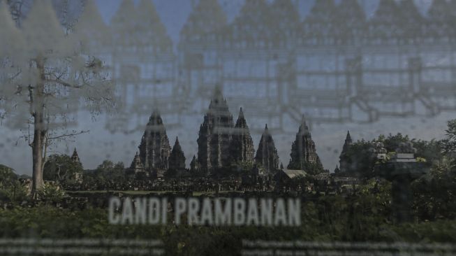 Suasana kawasan Wisata Candi Prambanan yang tutup di Sleman, DI Yogyakarta, Minggu (20/6/2021). [ANTARA FOTO/Hendra Nurdiyansyah]