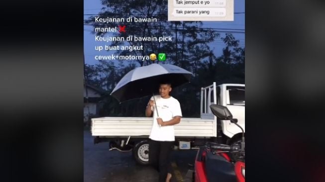 Aksi pria jemput pacar pakai mobil pick up (tiktok)