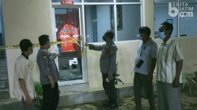 Mabuk Banyu Setan, Warga Tuban Ngamuk dan Merusak Kantor Desa