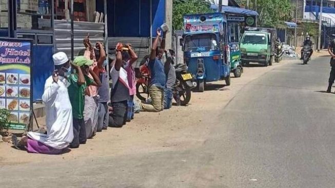 Diduga Langgar Aturan Lockdown, Warga Muslim di Sri Lanka Dipaksa Berlutut