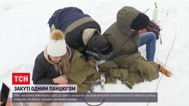 Pasangan Asal Ukraina yang Diborgol Bersama Berujung Putus (youtube.com/TCH)