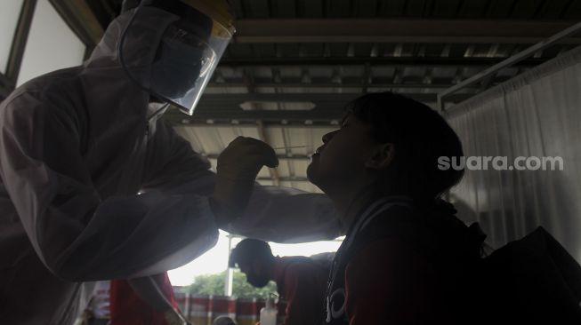 Tes Usap Antigen Secara Acak untuk Penumpang KRL