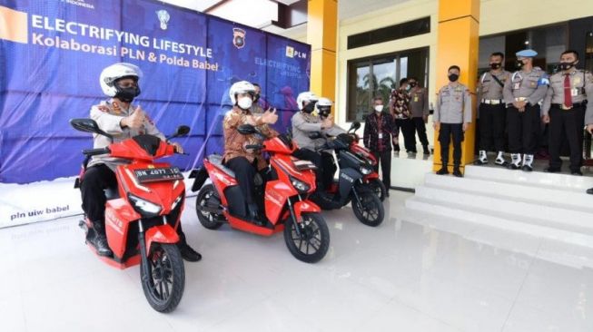 PLN melakukan sosialisasi electrifying lifestyle untuk menggalakkan penggunaan energi bersih dan ramah lingkungan di Bangka Belitung [ANTARA/HO-PLN].