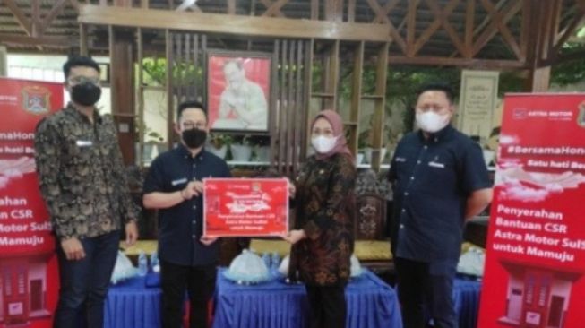 PT Astra Motor Sulsel membantu MCK warga yang terdampak gempa bumi 6,2 magnitudo yang terjadi pada 15 Januari 2021 di Kabupaten Mamuju Provinsi Sulawesi Barat (Sulbar), (21/6/2021) [ANTARA/M Faisal Hanapi]