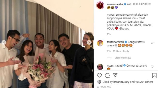 Potret Marsha Aruan lulus kuliah [Instagram/aruanmarsha]