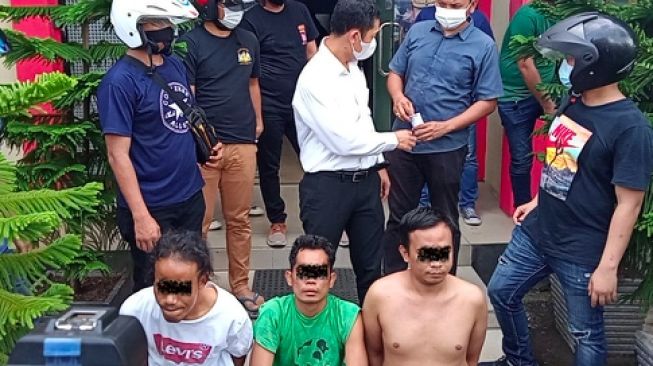 Gerebek Kampung Narkoba Pelabuhan Boom Baru, Polisi Dilempari Batu dan Dicekik