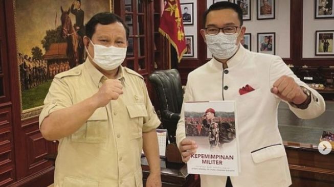 Tutup Debat Perdana, Ridwan Kamil Singgung Garis Tangan Hingga Pamer Kedekatan dengan Prabowo