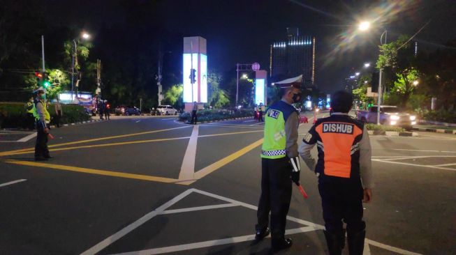 Cegah Kerumunan Sejumlah Titik Jalan Di Jakarta Disekat Malam Hari Suara Jakarta