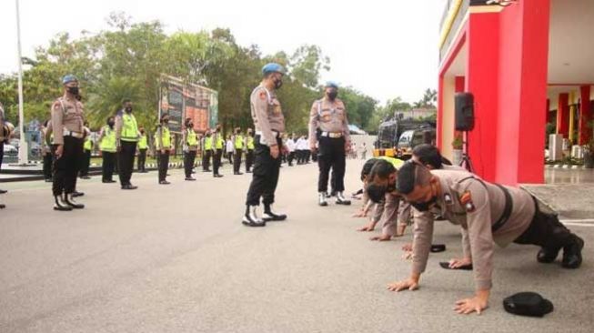 12 Polisi Berjenggot-Berambut Panjang di Kepri Kena Sanksi Disiplin