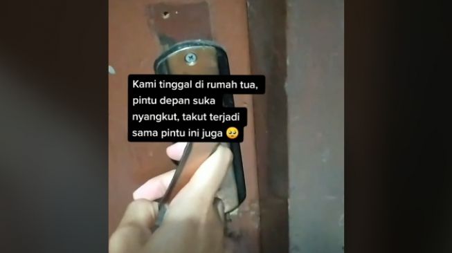 Rekam Kamar Kontrakan Kumpul Kebo, Cerita Unik Tinggal di Rumah Tua