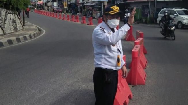 Kerap Terjadi Lakalantas, Dishub Sekat Perapatan Seranggas Liwa