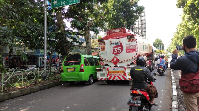 Minyak Kopling Bocor, Mobil Pertamina Mogok Sukasari Macet