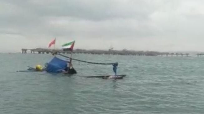 Astagfirullah, Perahu Berbendera Palestina Karam di Laut Selatan Sukabumi