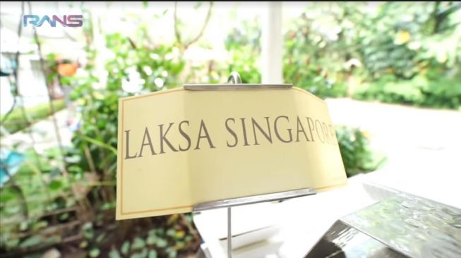 Menu hidangan di syukuran kehamilan Nagita Slavina. [YouTube/Rans Entertainment]