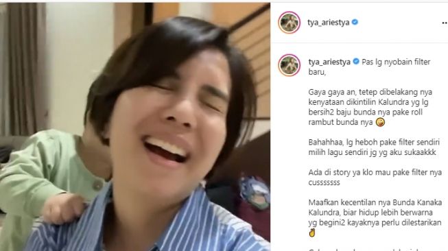 Potret Tya Arietya usai potong gusi. [Instagram/tya_ariestya]