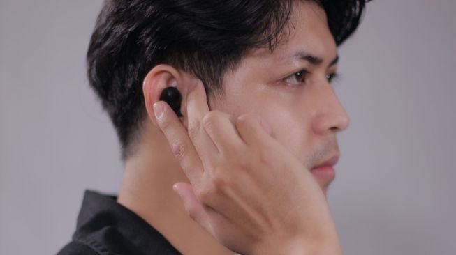 Waspada, Berbagi Earbud Bisa Picu Jerawat di Telinga