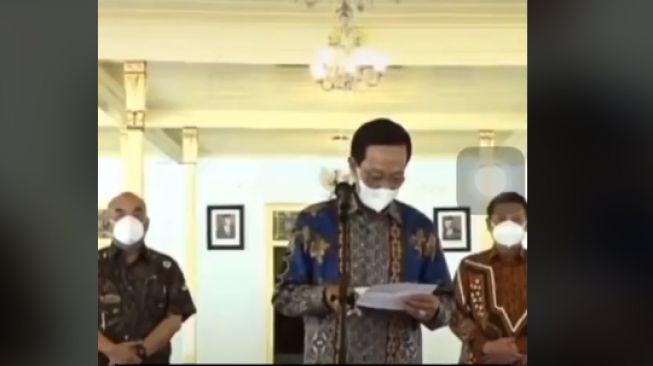 Viral Video Sri Sultan HB X Keliru Bawa Catatan Pidato, Aksi Spontannya Hibur Publik