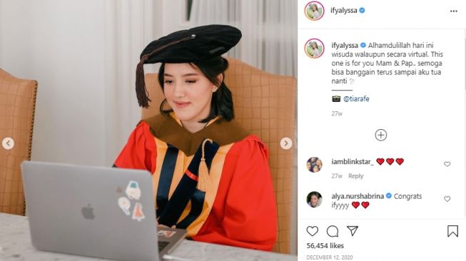 Artis rayakan kelulusan di rumah. [Instagram]