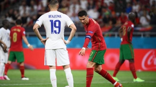 Cristiano Ronaldo dan Karim Benzema. (FRANCK FIFE / POOL / AFP)