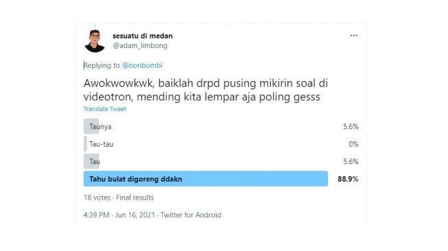 Aksi kocak warganet bikin poling soal munculnya bebagai pertanyaan pengetahuan umum di baliho dan nasi bungkus. [Twitter]