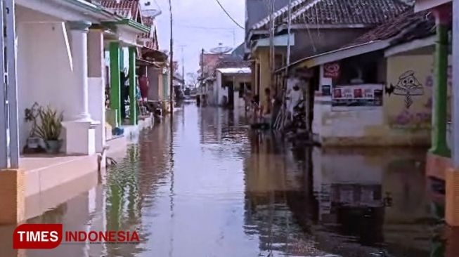 Banjir Rob Menerjang Permukiman di Kabupaten Probolinggo