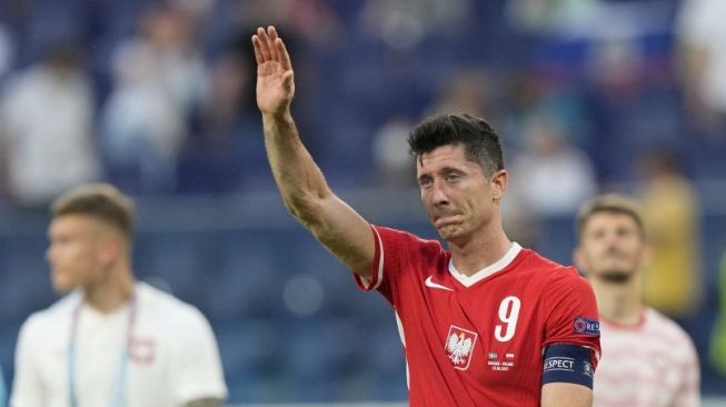 Gagal Bawa Polandia ke 16 Besar Euro 2020, Lewandowski Menangis