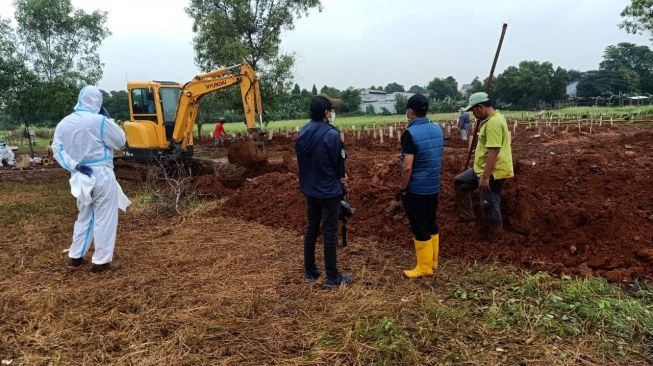 Petugas TPU Padurenan Kewalahan Makamkan Jenazah COVID-19, Bekho Dikerahkan