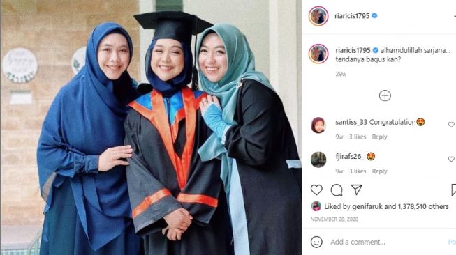 Artis rayakan kelulusan di rumah. [Instagram]