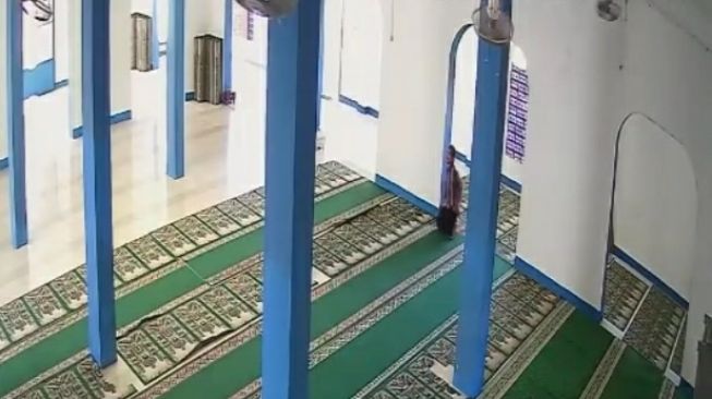 Pesan Miris Pencuri Kotak Amal Masjid, Minta Maaf Curi Uang buat Beli Hp Sekolah Anak