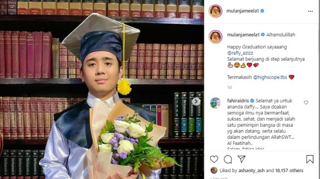 Momen kelulusan Rafly Aziz anak Mulan Jameela. [Instagram]