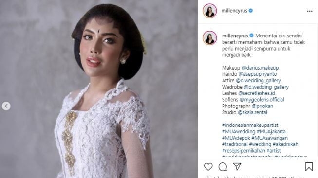 Pesona Millen Cyrus pakai kebaya [Instagram]