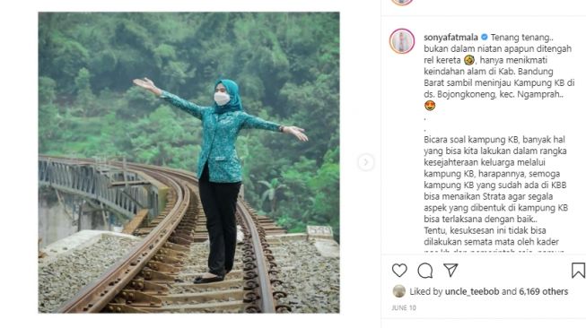 Artis pakai seragam PKK [Instagram]